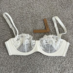 SKIMS White Lace Bra